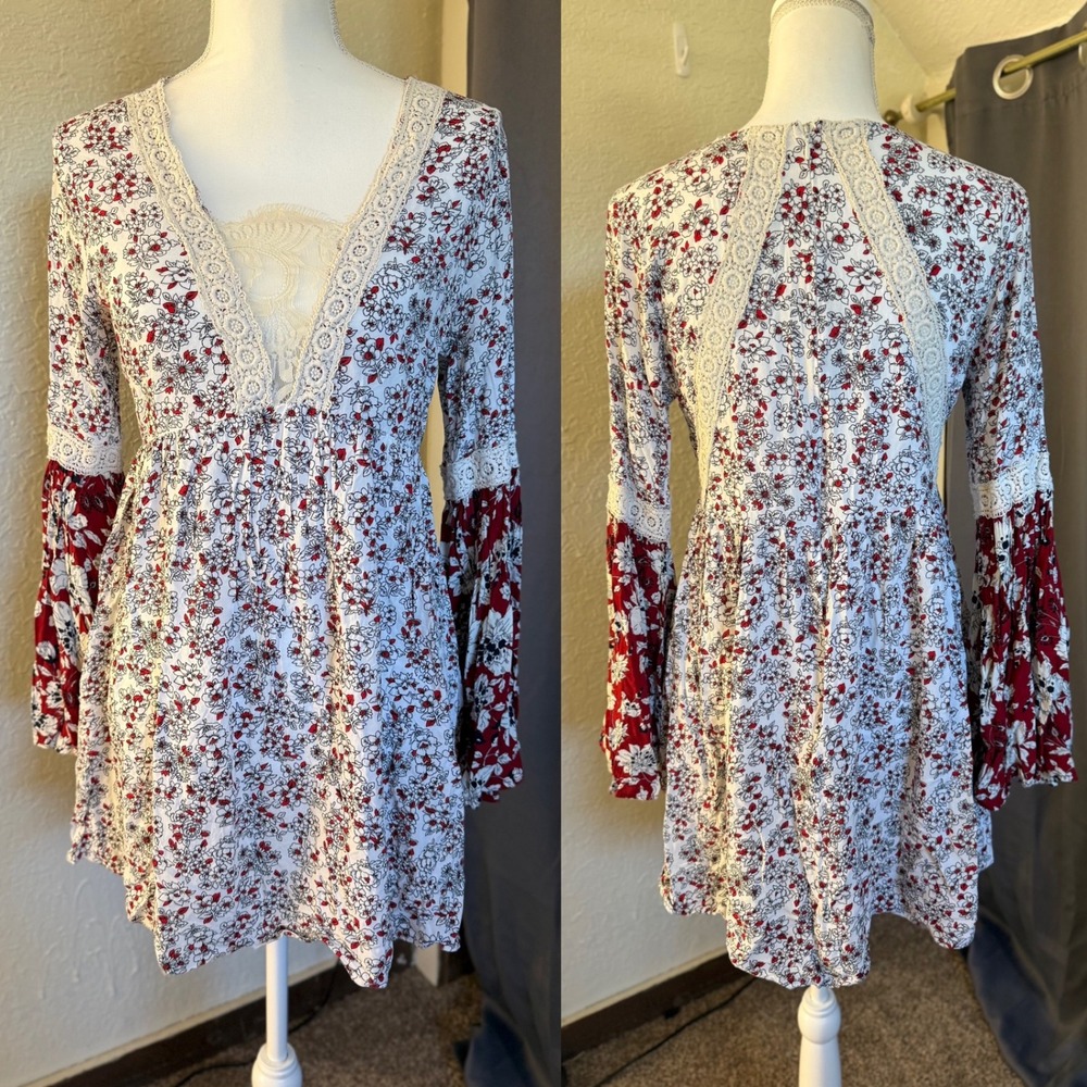 Umgee USA Red White Floral Lace Trim Bell Sleeve Boho Mini Dress Small G0163